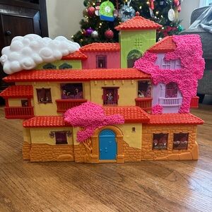Encanto toy house and extra figurines